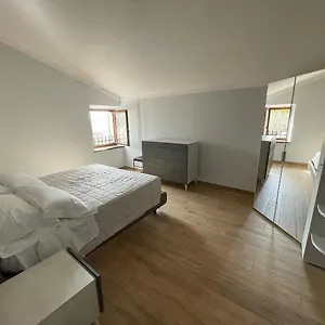  Appartamento Charming 1-bed In Italia